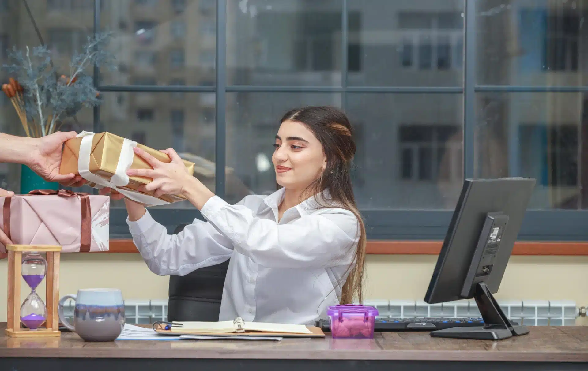 The Ultimate Guide to Choosing Corporate Gifts for Employees
